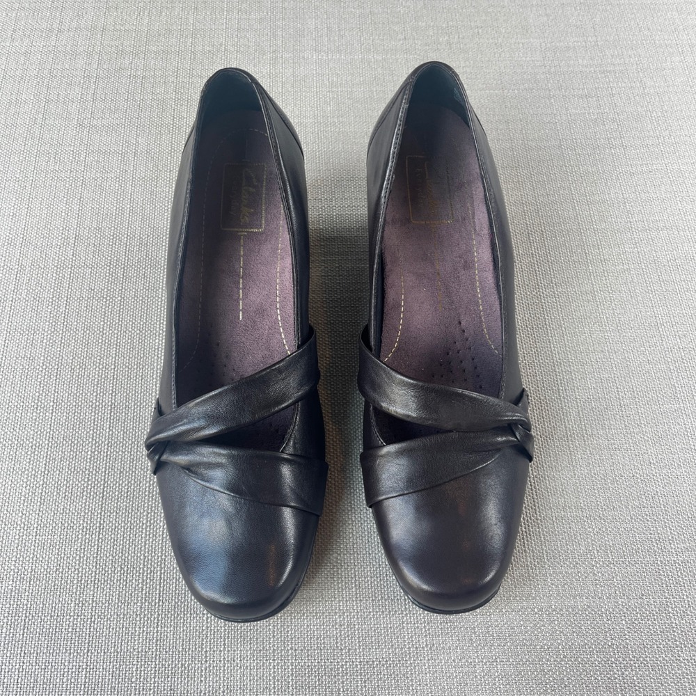 Clarks Women's 10M Black Leather Ruched Twist Wedge Pumps Comfort Shoes 84980‎